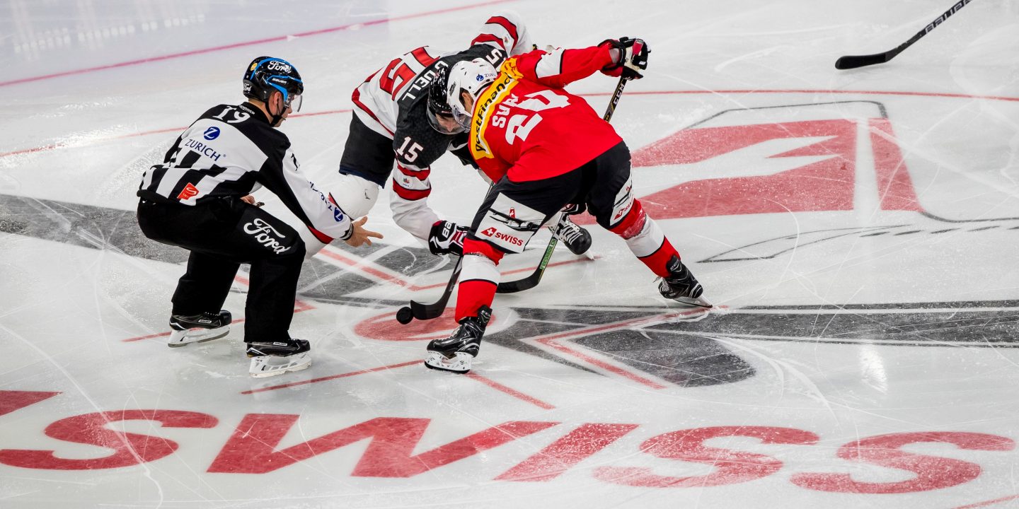 2017 Karjala Cup Eishockey Partie zwischen der Schweiz und Kanada in der Tissot Arena in Biel, Mittwoch, 8. November 2017. (KEYSTONE/Christian Merz)