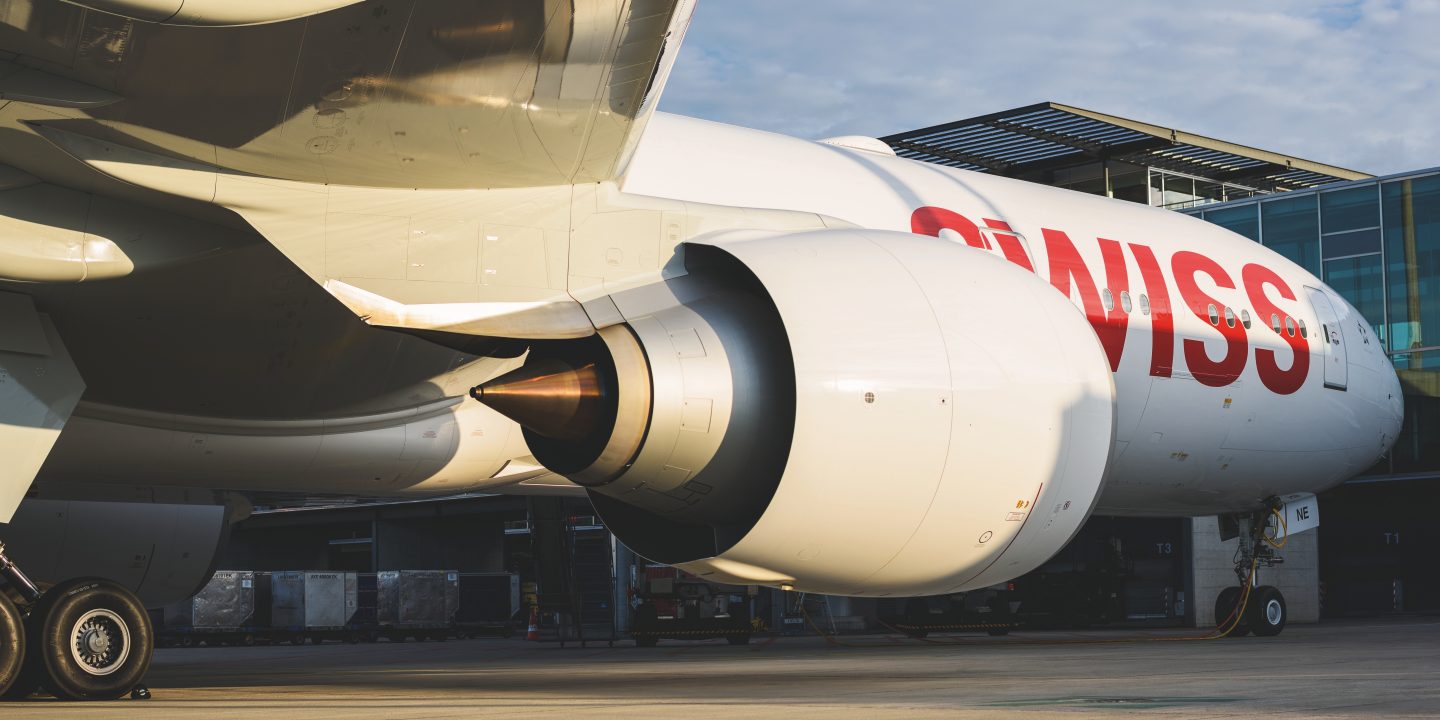 Boeing 777	on tarmac // auf Vorfeld // sur le tarmac
