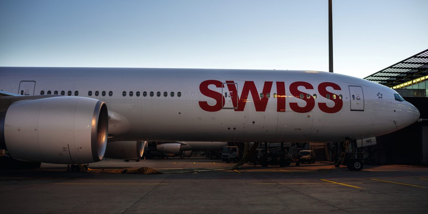 Boeing 777	on tarmac // auf Vorfeld // au tarmac
