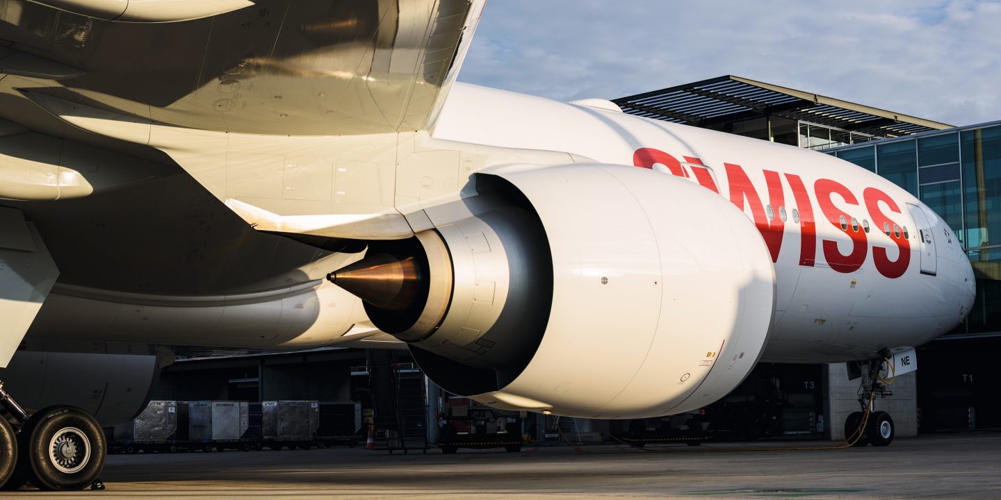 Boeing 777	on tarmac // auf Vorfeld // sur le tarmac