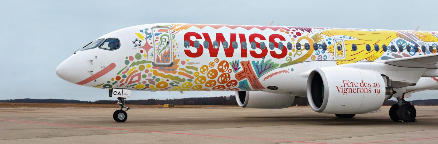 Special Livery GVA, Bombardier CS300, on tarmac // auf Vorfeld  // sur le tarmac