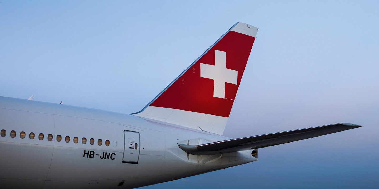 Boeing 777	on tarmac // auf Vorfeld // sur le tarmac