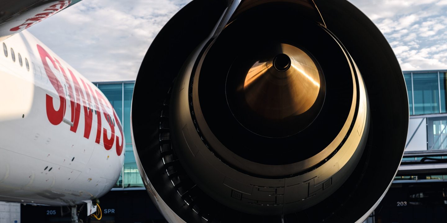 Boeing 777	on tarmac // auf Vorfeld // sur le tarmac