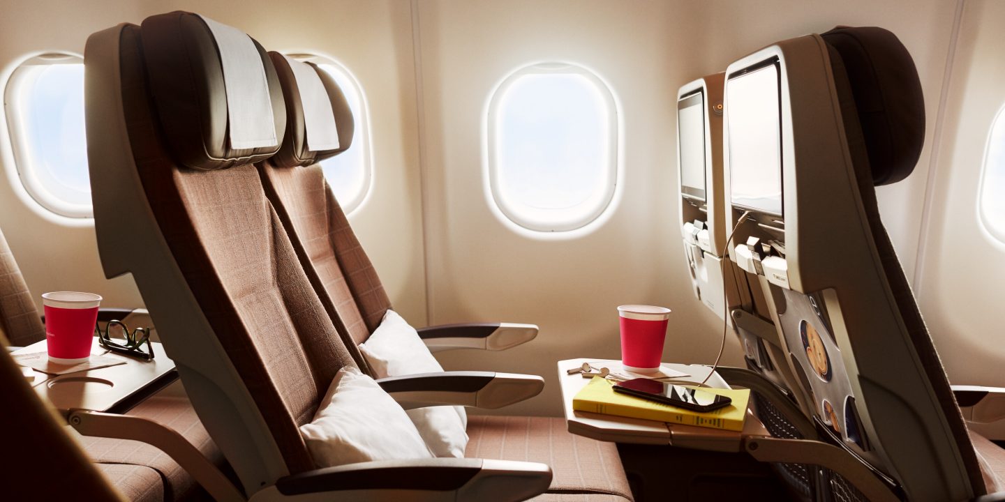 LX, Airbus A340, economy class // Economy Klasse // classe &eacute;conomique