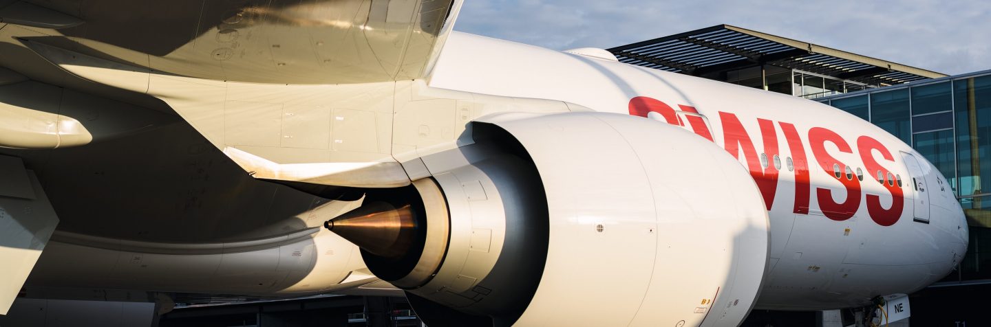 Boeing 777	on tarmac // auf Vorfeld // sur le tarmac