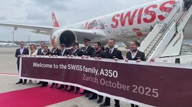 Das SWISS Management Board und die Crew heissen den Airbus A350 herzlich willkommen. 