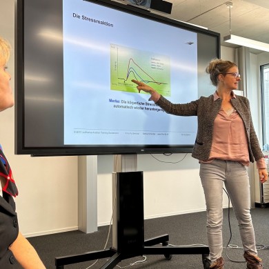 Psychologists and aviation experts provide participants with a deeper understanding of flying and practical strategies for managing fear and anxiety.