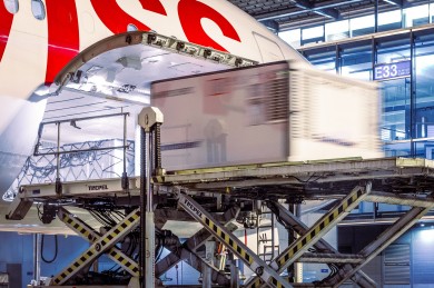 Jahresende mit einem Transport von Impfstoffen von Amsterdam nach São Paulo